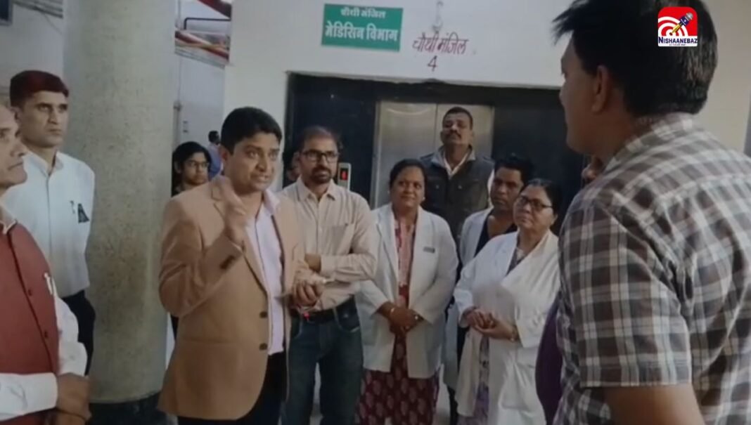 Indore News : एमवाय अस्पताल के बाहर स्ट्रेचर प्रकरण पर डीन की सख्ती, अस्पताल प्रबंधक को कारण बताओ नोटिस,