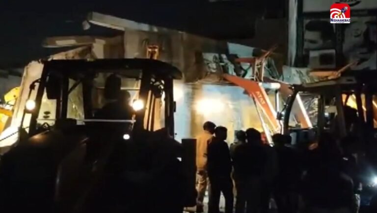 कोटा में तीन मंजिला इमारत भरभराकर ढही, 2 की मौत, कई घायल