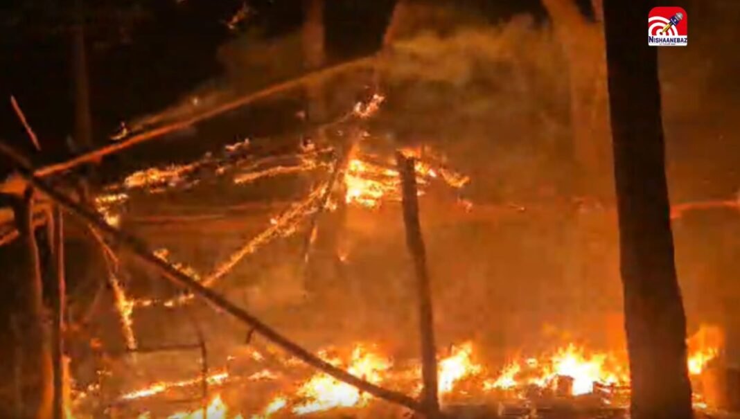 C.G News : मैनपाट के टाइगर पॉइंट में भीषण आग, दर्जनों दुकानें राख, मचा हड़कंप