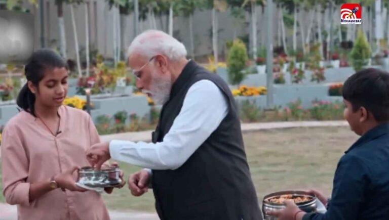 जब ‘परीक्षा पे चर्चा’ में PM मोदी ने चखा छत्तीसगढ़ की ठेठरी-खुरमी का स्वाद, खुश हो छात्रों से मांगी रेसिपी