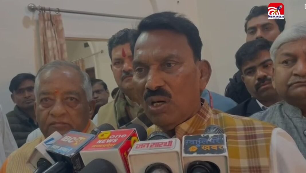 ग्वालियर की सड़कों पर सवालों से भड़के प्रभारी मंत्री तुलसीराम सिलावट, पत्रकार से तीखी नोकझोंक