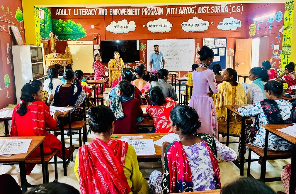 CG NEWS : कल तक हथियार, आज शिक्षा का अधिकार-सुकमा जिले में बदलाव की कहानी, पुनर्वास केंद्र में 140 से अधिक पुनर्वासित युवाओं ने दी महापरीक्षा