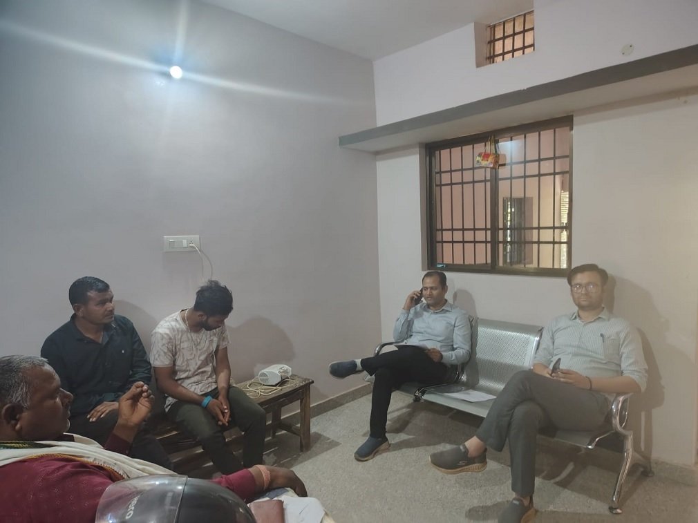 CG NEWS : पलारी में झोलाछाप डॉक्टर की लापरवाही से गर्भवती महिला की मौत, क्लिनिक से गांजा बरामद, 20 साल से बिना डिग्री चला रहा था अवैध अस्पताल – क्लिनिक सील, नोटिस जारी