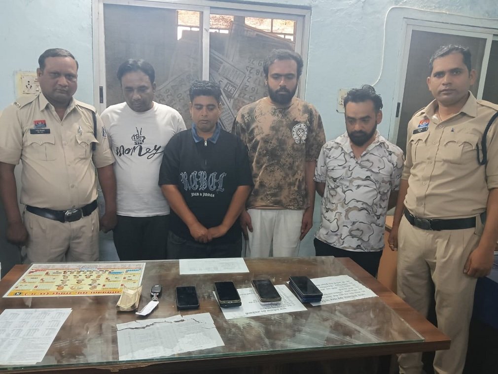 Raipur Crime : टी-20 वर्ल्ड कप फाइनल पर ऑनलाइन सट्टा: रायपुर में 6 आरोपी गिरफ्तार, मोबाइल-कार और लाखों का हिसाब जब्त