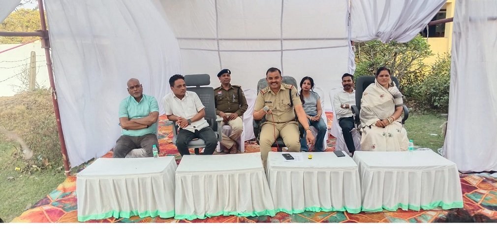 CG NEWS :होली त्योहार के मद्देनजर पुलिस प्रशासन सख्त,शांति समिति की बैठक में शामिल हुए जनप्रतिनिधि
