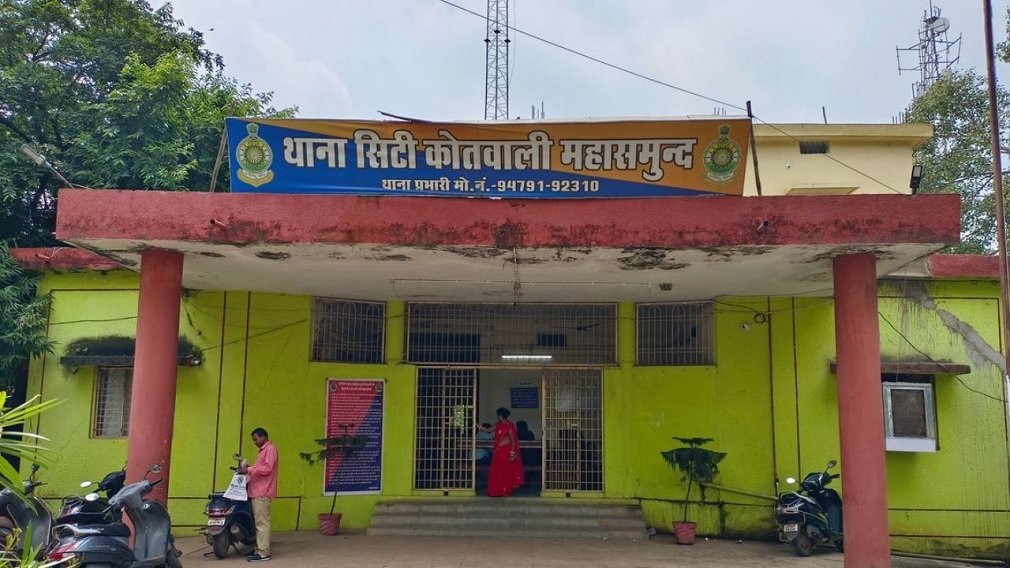 CG NEWS : महासमुंद में नशे पर बड़ी कार्रवाई: 685 किलो गांजा जब्त, गांजे की कीमत करीब 3.42 करोड़ रुपये बताई जा रही, 13 तस्कर गिरफ्तार