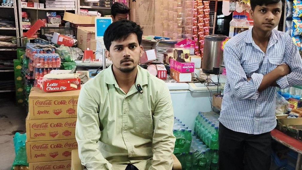 Singrauli News : सिंगरौली में कोल्ड ड्रिंक में पेट्रोल का सनसनीखेज आरोप, व्यापारी ने बताया साजिश का खेल; जांच में जुटा प्रशासन