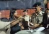 CG NEWS: नशे में युवती का सड़क पर हंगामा, वाहन चेकिंग के दौरान पुलिस से बदसलूकी CG NEWS: