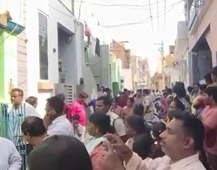 Chittoor News : रातभर बाइक का इंजन चालू रहा, जहरीली गैस से सोते हुए खत्म हो गया पूरा परिवार