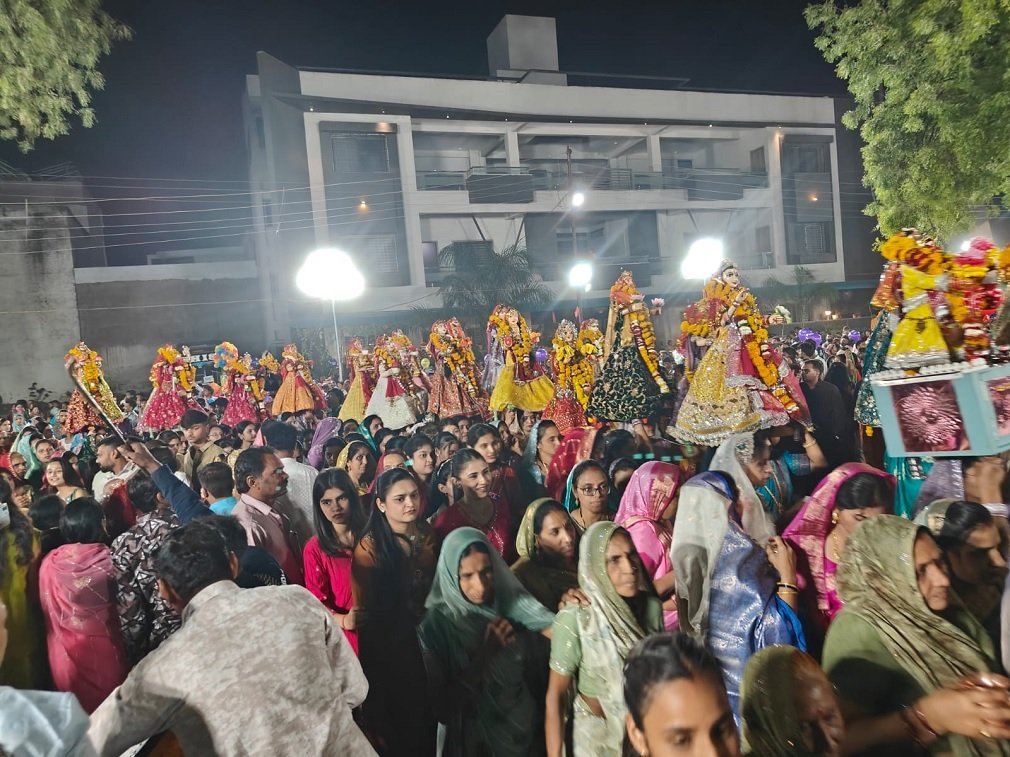 Barwani News : बड़वानी में खुला बंद रास्ता, झामरिया बाग में 200 रथों के साथ गणगौर माता का भव्य उत्सव