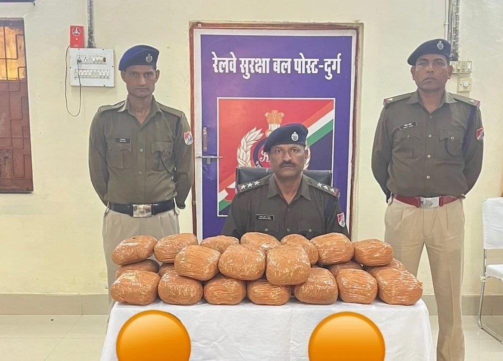 CG NEWS : 13 लाख रुपये का गांजा पकड़ाया, तस्करी का बदला तरीका, अब ट्रेन से भेजा जा रहा नशे का सामान
