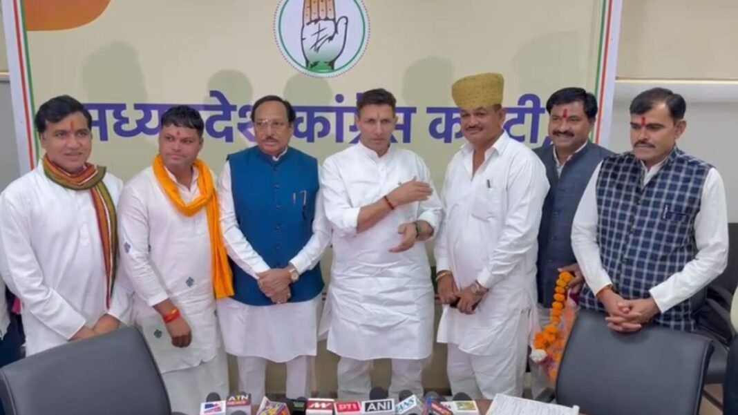 Jitu Patwari Rajya Sabha Statement : जीतू पटवारी का बड़ा ऐलान: “मैं नहीं, मेरा कोई साथी जाएगा राज्यसभा”; प्रेस कॉन्फ्रेंस में बिजली गुल होने पर सरकार को घेरा