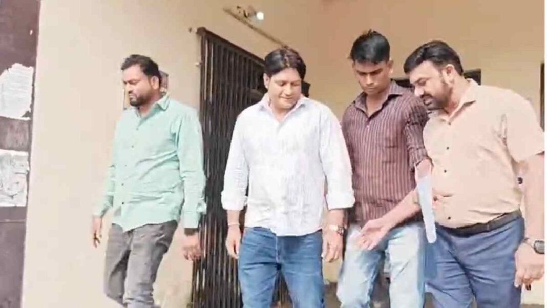 Chhattisgarh Anti Corruption Bureau Action : जांजगीर में ACB का बड़ा धमाका: CSEB ग्रामीण दफ्तर में छापा; AE, JE और कंप्यूटर ऑपरेटर 35 हजार की रिश्वत लेते गिरफ्तार