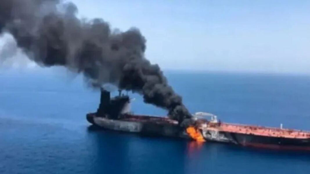 Iran Tanker Attack 2026 : ईरान का पलटवार: हॉर्मुज जलडमरूमध्य में तेल टैंकर पर हमला; 15 भारतीय क्रू मेंबर सवार, 4 घायल
