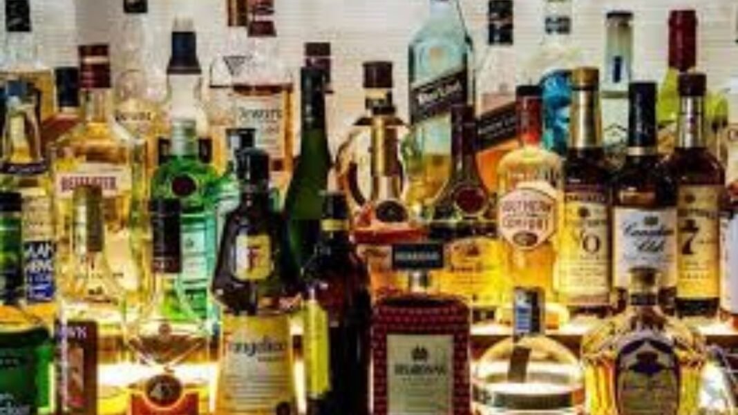 Holi Alcohol Supply Raipur : ड्राई डे से पहले स्टॉक करने की होड़: आबकारी विभाग ने शनिवार से ही दुकानों में शुरू कर दी माल की लोडिंग