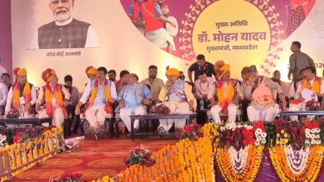 CM Mohan Yadav Barwani Visit : बड़वानी में भक्ति, शक्ति और संस्कृति का संगम: भीलट देव के दर्शन और कृषि कैबिनेट के बाद भगोरिया के रंग में रंगे सीएम मोहन