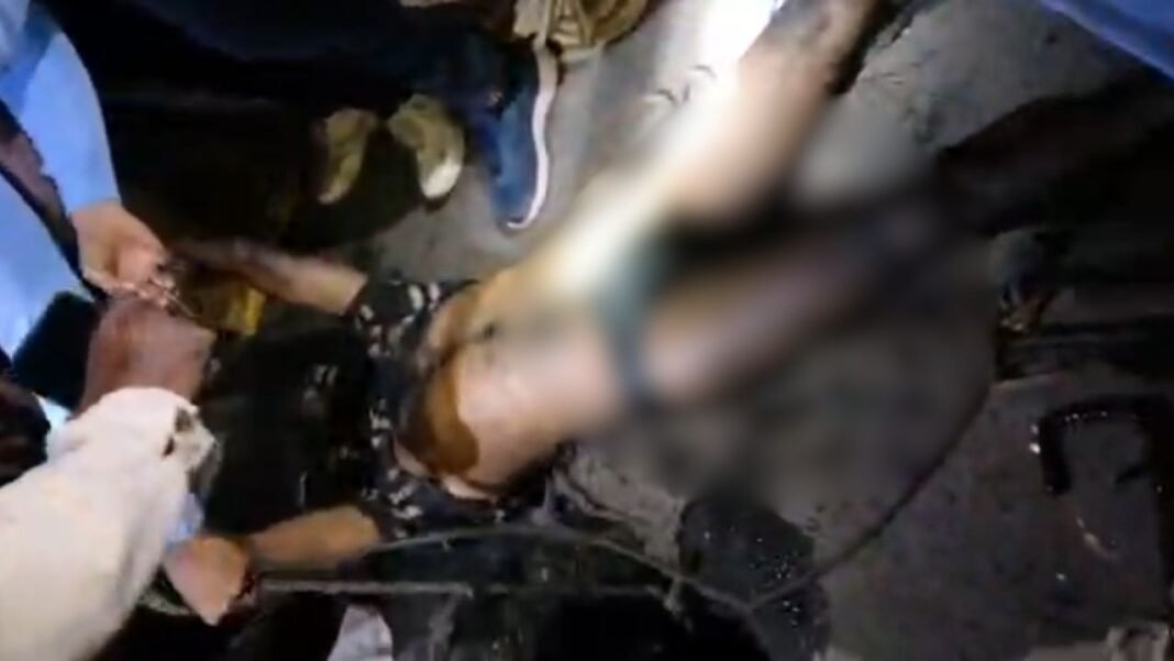 Municipal Workers Death Gas Leak : इंदौर: सीवर चेंबर की जहरीली गैस ने ली दो सफाई कर्मियों की जान; साथी को बचाने उतरा दूसरा कर्मचारी भी नहीं बचा