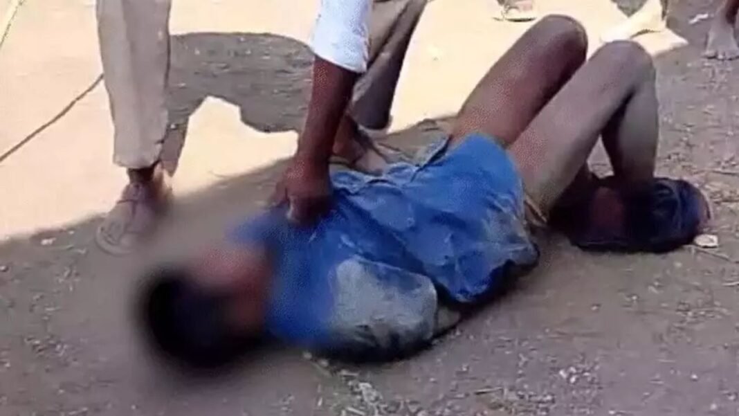 Kawardha Teen Killed MP : मंडला: बच्चा चोर की अफवाह ने ली कवर्धा के किशोर की जान; भीड़ ने बेरहमी से पीटा, अस्पताल से निकलने के बाद सड़क पर मिला शव