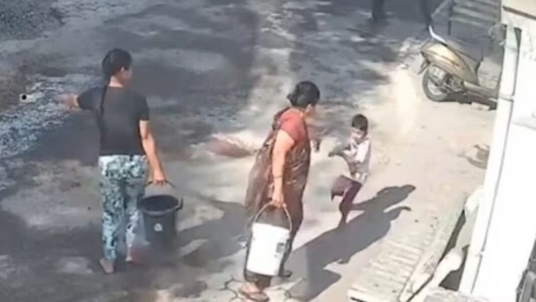 Grandmother Pours Hot Water : नागपुर: होली के रंग ने भड़काया दादी का गुस्सा; 4 साल के पोते पर डाला उबलता गर्म पानी, मासूम की हालत गंभीर