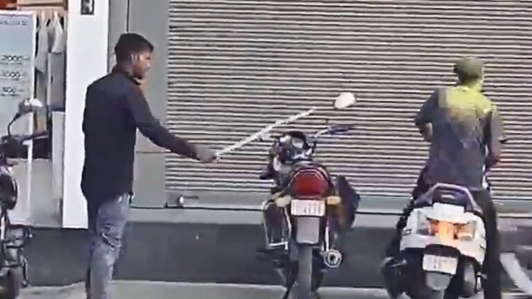 Sword Wielding Arrest Raipur : होली पर तलवार लहराकर फैला रहे थे दहशत; सिविल लाइन पुलिस ने तीन बदमाशों को किया गिरफ्तार