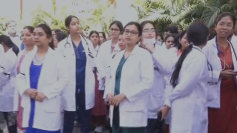 Junior Doctors Strike : भोपाल: जूनियर डॉक्टरों की हड़ताल से स्वास्थ्य सेवाएं चरमराईं, स्टाइपेंड संशोधन की मांग पर अड़े रेजिडेंट्स