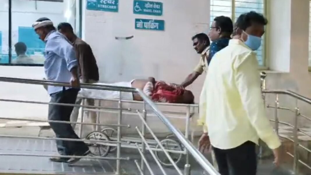 Road Accident Collector Bungalow Driver : बड़वानी: कलेक्टर बंगले के चालक की सड़क हादसे में दर्दनाक मौत, अज्ञात वाहन की टक्कर से गई जान