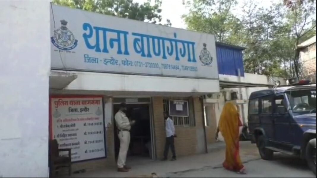 Banganga Police Station : इंदौर: बाणगंगा में भीषण सड़क हादसा, क्रेन और हाइवा की चपेट में आने से साइकिल सवार युवक की दर्दनाक मौत