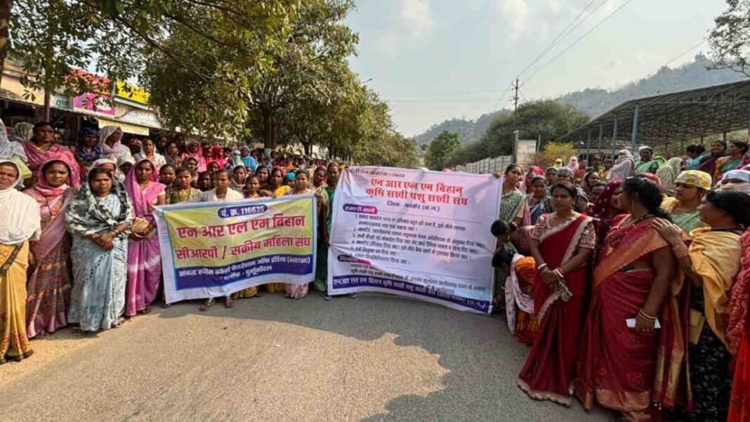 NRELM Women Strike : महज 1910 रुपये में कैसे चले घर? ‘बिहान’ की महिलाओं का हल्लाबोल, मानदेय और नियमितीकरण की मांग को लेकर अनिश्चितकालीन हड़ताल शुरू