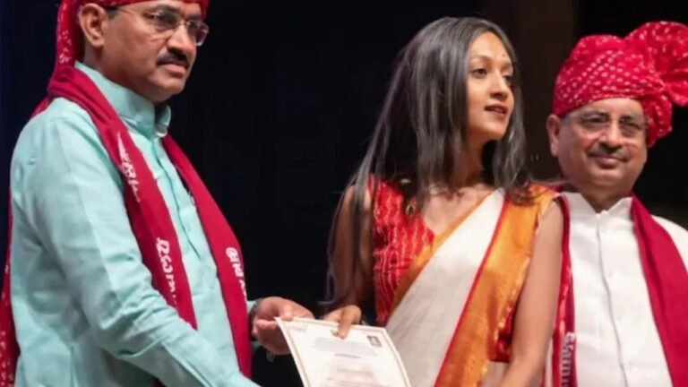 Haridev Joshi University Convocation Protest : ‘बेइज्जती करके इज्जत देने का शुक्रिया’: जयपुर की यूनिवर्सिटी में छात्रा का तीखा तंज; डिप्टी CM के सामने हुआ जमकर हंगामा