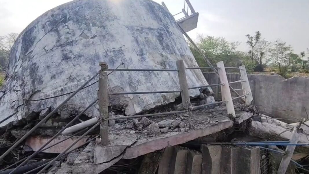 Mauganj Water Tank Collapse : भ्रष्टाचार की भेंट चढ़ी जल जीवन मिशन की टंकी: टेस्टिंग के दौरान ताश के पत्तों की तरह ढही 30 फीट ऊंची संरचना, कलेक्टर ने सहायक यंत्री और ठेकेदार पर की बड़ी कार्रवाई