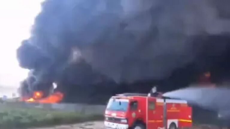Ahilyanagar News Supa MIDC Fire : अहिल्यानगर: सुपा एमआईडीसी की प्लास्टिक फैक्ट्री में भीषण आग, मची अफरा-तफरी