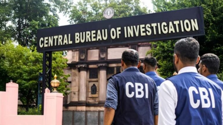 CBI Raid Delhi MCD Corruption Case : दिल्ली नगर निगम में CBI का बड़ा धमाका: डिप्टी कमिश्नर और अकाउंट ऑफिसर 4 लाख की रिश्वत लेते रंगे हाथ गिरफ्तार