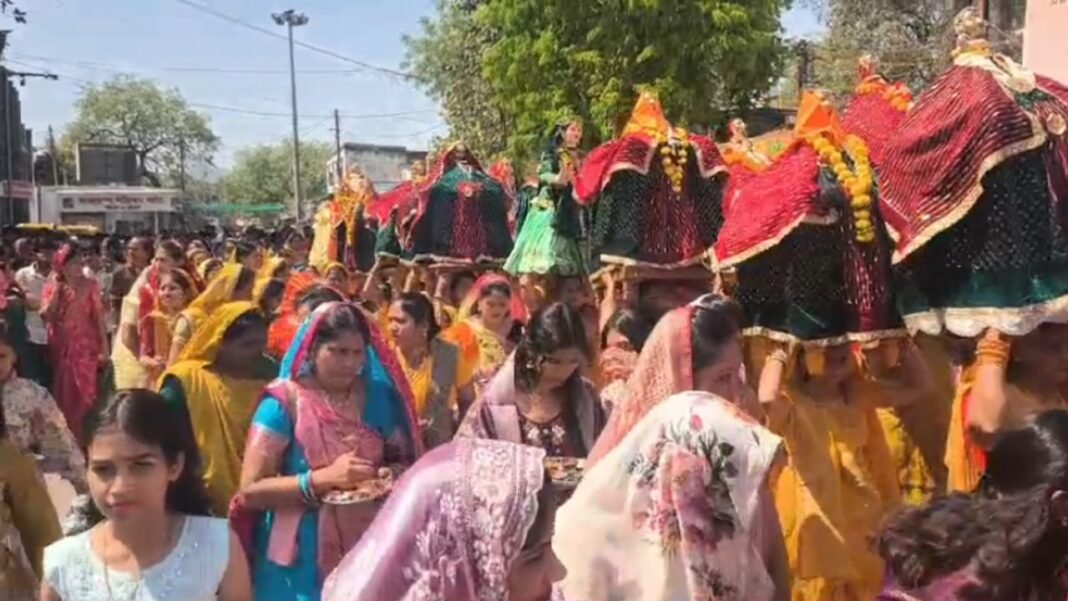 Barwani Gangaur Festival 2026 : बड़वानी में गणगौर की गूँज: माता की बाड़ी खुलते ही उमड़ा आस्था का सैलाब; घर-घर विराजे रणुबाई और धनीयर राजा