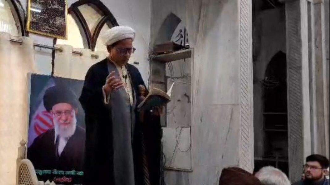 Shia Community Black Band : भोपाल में ‘गम’ की ईद: शिया समुदाय ने काली पट्टी बांधकर पढ़ी नमाज; इजराइल-अमेरिका के खिलाफ जमकर नारेबाजी