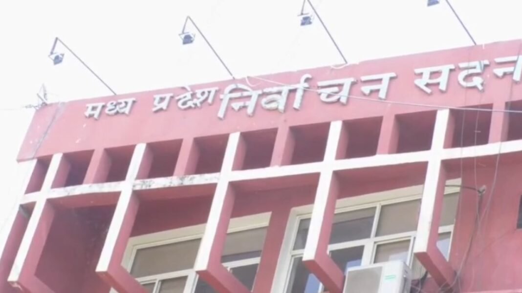 Narela Assembly Voter List Dispute : नरेला में ‘वोटर लिस्ट’ पर आर-पार: भाजपा ने दिग्विजय सिंह और मनोज शुक्ला के खिलाफ निर्वाचन आयोग में दर्ज कराई शिकायत