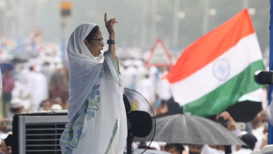 Mamata Banerjee Eid Speech : ममता बनर्जी का पीएम मोदी पर प्रहार: “विदेश में हाथ मिलाते हैं और देश में हिंदू-मुस्लिम करते हैं; आप हैं सबसे बड़े घुसपैठिये”