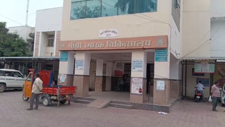 Rewa GMC Hospital News : रीवा: गांधी स्मारक अस्पताल के लेबर रूम में ‘कमीशन’ का खेल; महिला सफाईकर्मी ने सिस्टर इंचार्ज पर लगाए रिश्वत के गंभीर आरोप