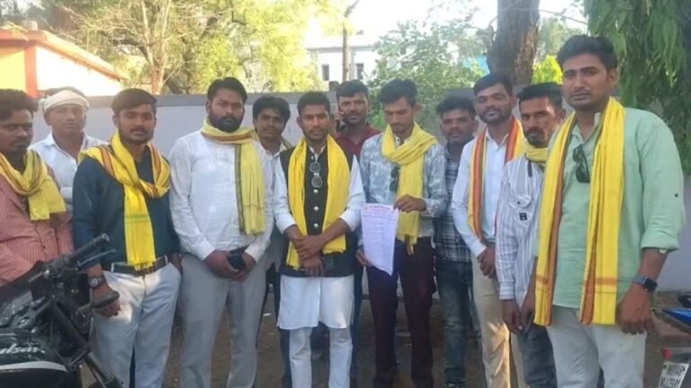 Diesel Scam JAYS Protest : बड़वानी में डीजल ‘घोटाला’: 2000 का पैसा लेकर ट्रैक्टर में भरा सिर्फ 1500 का तेल, जयस ने दी आंदोलन की चेतावनी