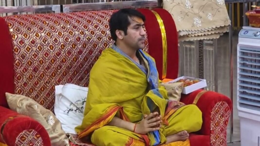 Dhirendra Krishna Shastri Sadhna : शक्ति की उपासना: बागेश्वर महाराज की नौ दिवसीय विशेष साधना शुरू; भक्तों को शाम 6 बजे मिलेंगे दर्शन