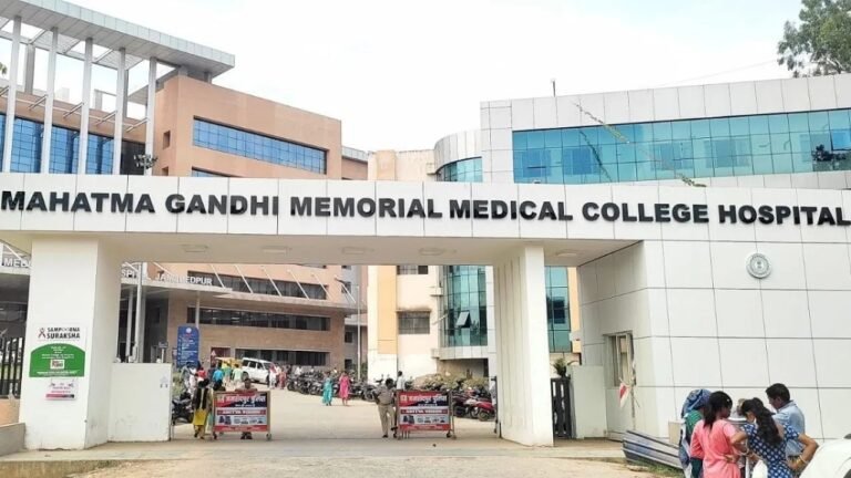 Jamshedpur MGM Hospital Case : जमशेदपुर सनसनी: एमजीएम अस्पताल के कचरे में मिली मरीज की लाश, 9 दिन पहले वार्ड से हुए थे गायब