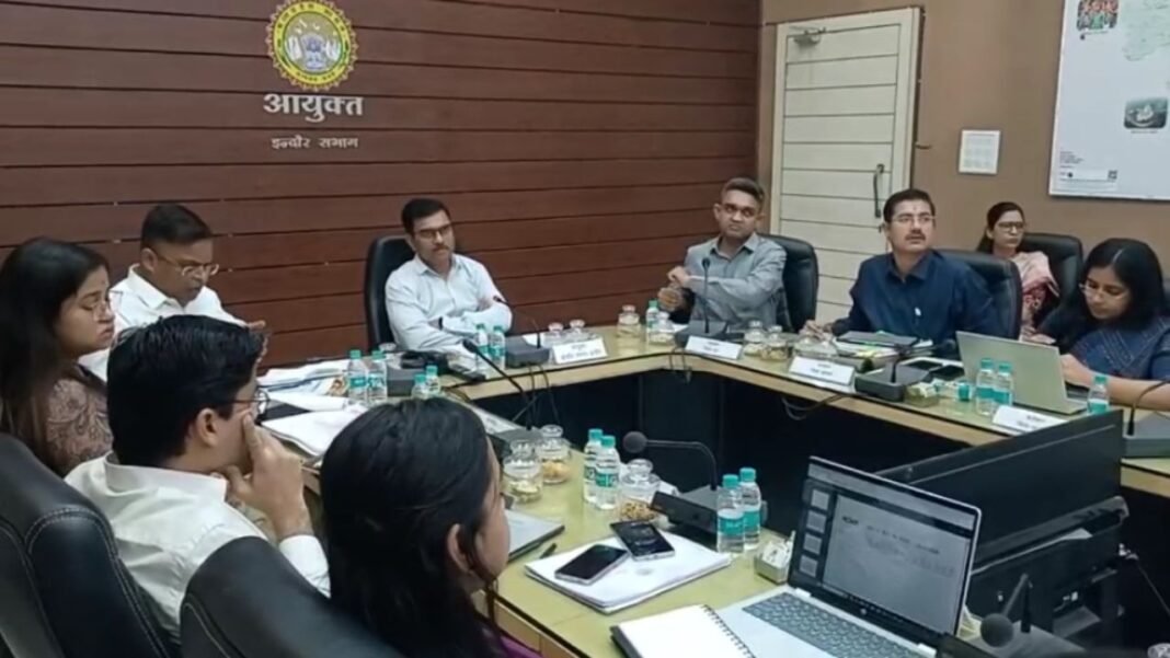 Indore Petrol Diesel Supply Update : इंदौर में पेट्रोल-डीजल का ‘संकट’ मात्र अफवाह: संभागायुक्त डॉ. सुदाम खाड़े ने किया स्पष्ट; पर्याप्त स्टॉक, घबराने की जरूरत नहीं