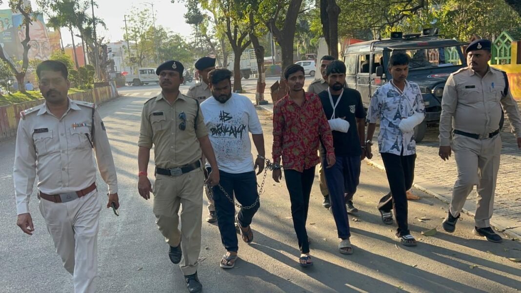 Indore Road Rage Arrest 2026 : कार पर थूकने का विरोध करने पर बदमाशों ने मचाया था तांडव; लसूड़िया पुलिस ने वायरल वीडियो के आधार पर 4 को भेजा जेल