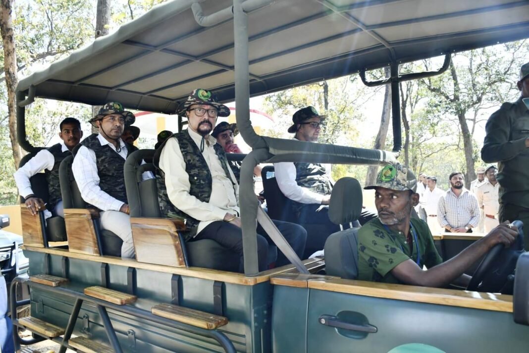 Governor Ramen Deka ATR Visit : राज्यपाल रमेन डेका ने किया अचानकमार टाइगर रिजर्व का भ्रमण; वन्यजीव संरक्षण और जनजातीय कला को सराहा