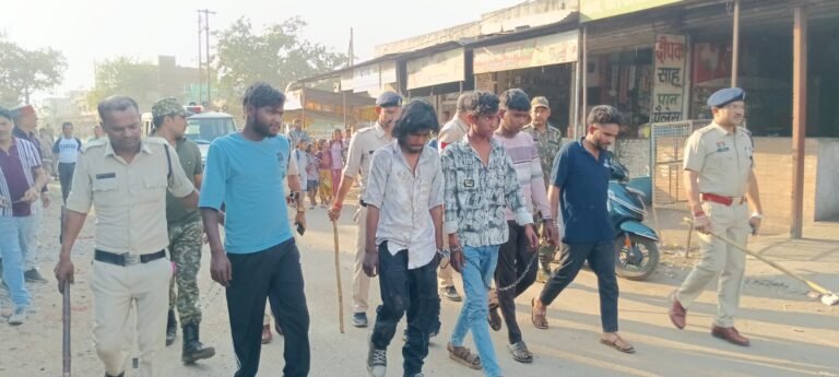 Siltera Police Action : होली पर विवाद के बाद युवक पर जानलेवा हमला; पुलिस ने आरोपियों का निकाला जुलूस