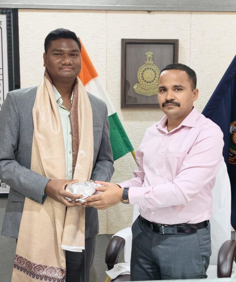 Diamond Singh Dhruv : UPSC परीक्षा उत्तीर्ण करने पर डायमंड ध्रुव सम्मानित, जिले के युवाओं के लिए बने मिसाल
