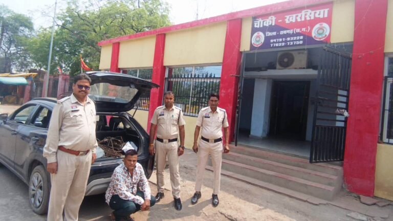 Illegal Scrap Seized : कार में अवैध स्क्रैप ले जाते आरोपी को खरसिया पुलिस ने दबोचा, गवाहों को धमकाने पर अलग से केस