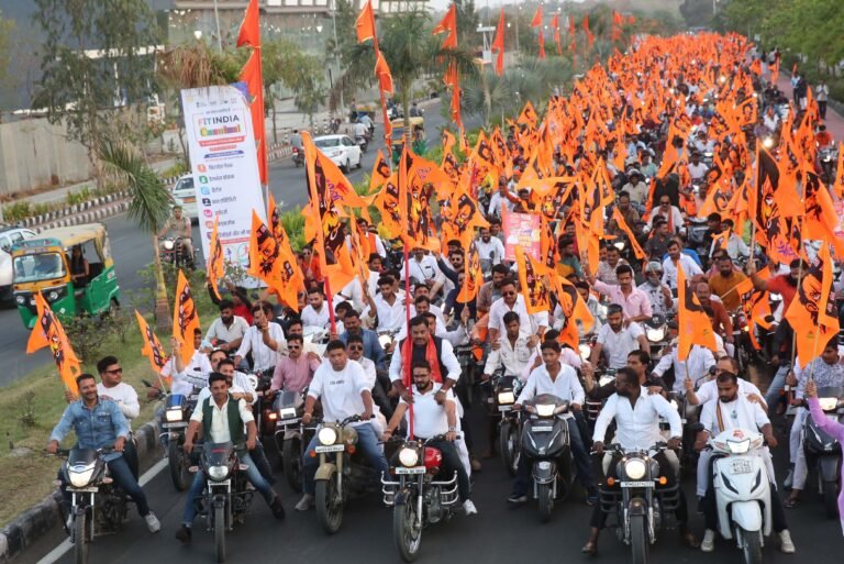 Hindu Nav Varsh Bhagwa Yatra : भोपाल में भगवामय हुआ अटल पथ: विधायक रामेश्वर शर्मा के नेतृत्व में निकली विशाल भगवा यात्रा, हजारों ने किया नववर्ष का स्वागत