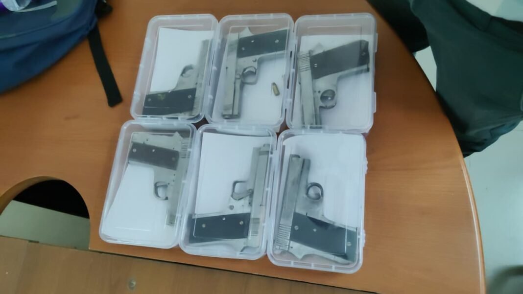 Social Media Weapon Deal : इंदौर में ‘सोशल मीडिया’ के जरिए हथियारों की तस्करी: इंस्टाग्राम-टेलीग्राम से डीलिंग करने वाला तस्कर गिरफ्तार, 6 पिस्टल और कारतूस बरामद