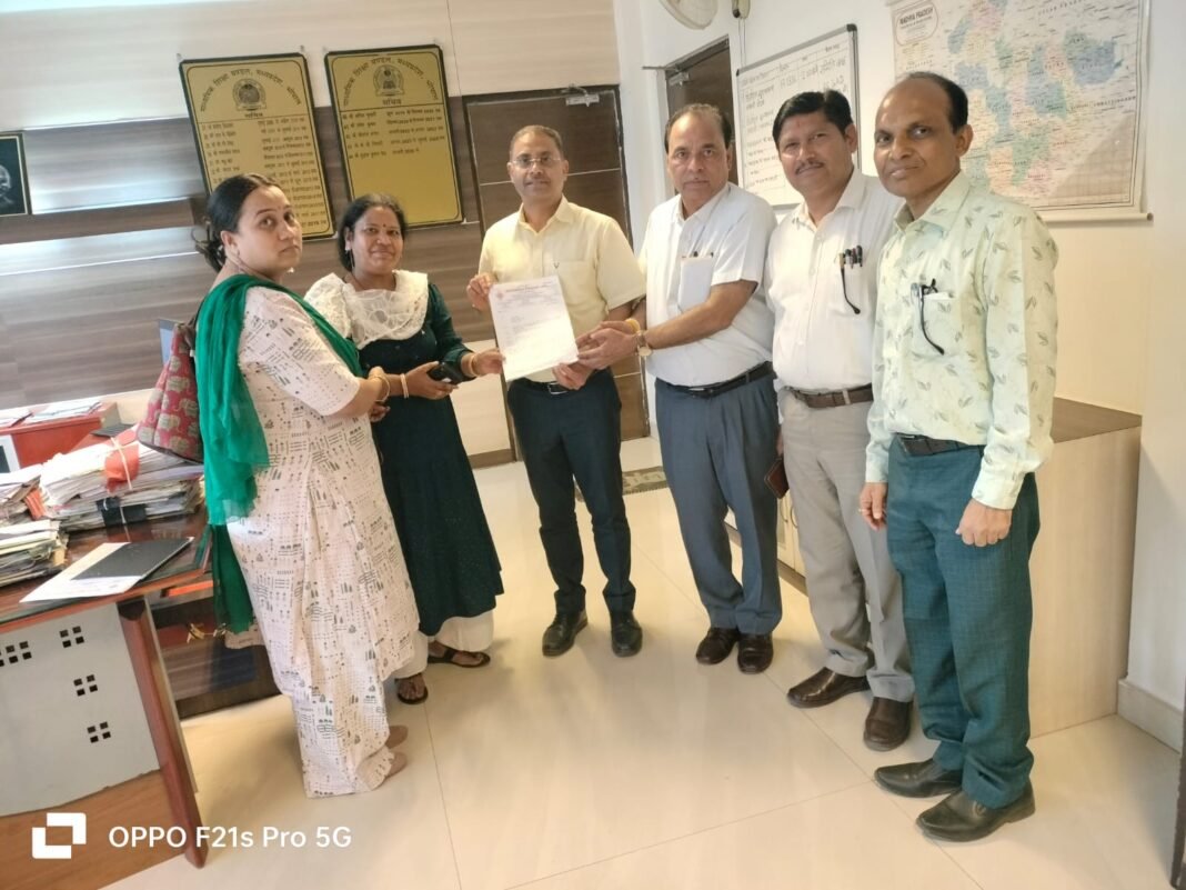 Madhya Pradesh Teachers Association : माध्यमिक शिक्षा मंडल के सचिव से मिला मध्य प्रदेश शिक्षक संघ: मूल्यांकन मानदेय बढ़ाने और परीक्षा तिथियों में बदलाव की मांग