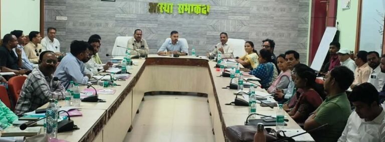 Census Training Chhattisgarh : जनगणना-2027 की तैयारी: जगदलपुर कलेक्टोरेट में अधिकारियों को दिया गया रिफ्रेशर प्रशिक्षण, 1 मई से शुरू होगा पहला चरण